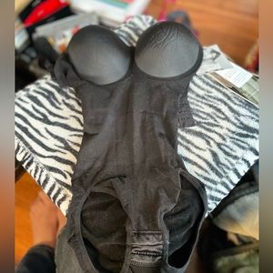 Body Wrap Shapewear Black Strapless Moulded Underwire Cups Size Small.  NWT!